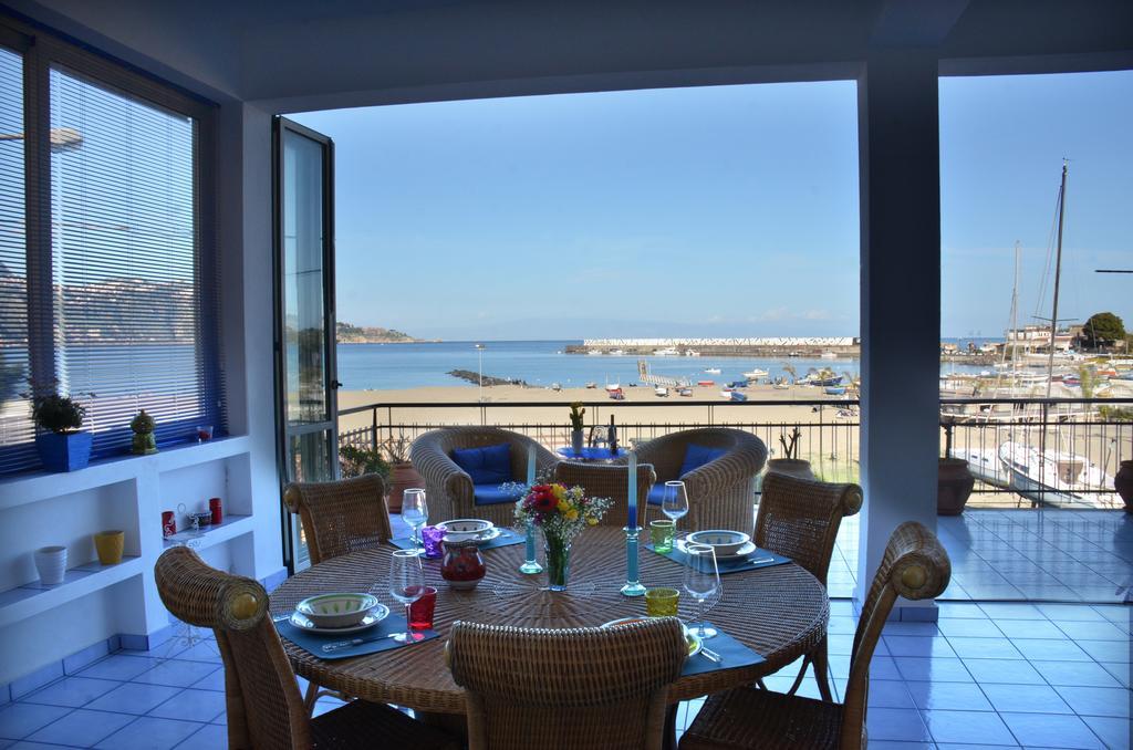 Terrazza Sul Mare Appartement Giardini-Naxos Buitenkant foto