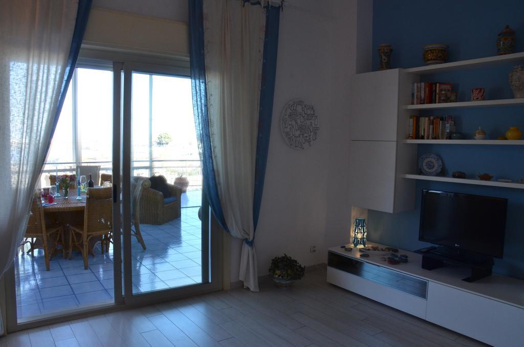 Terrazza Sul Mare Appartement Giardini-Naxos Buitenkant foto
