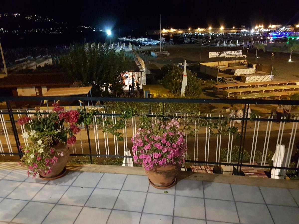 Terrazza Sul Mare Appartement Giardini-Naxos Buitenkant foto